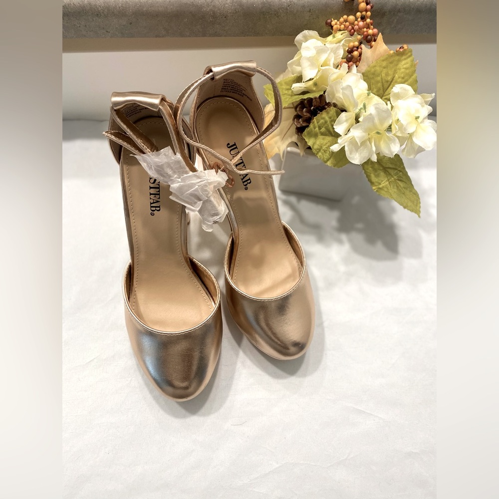 Brand is Justfabulous/size is 7.5/ color is champagne gold
